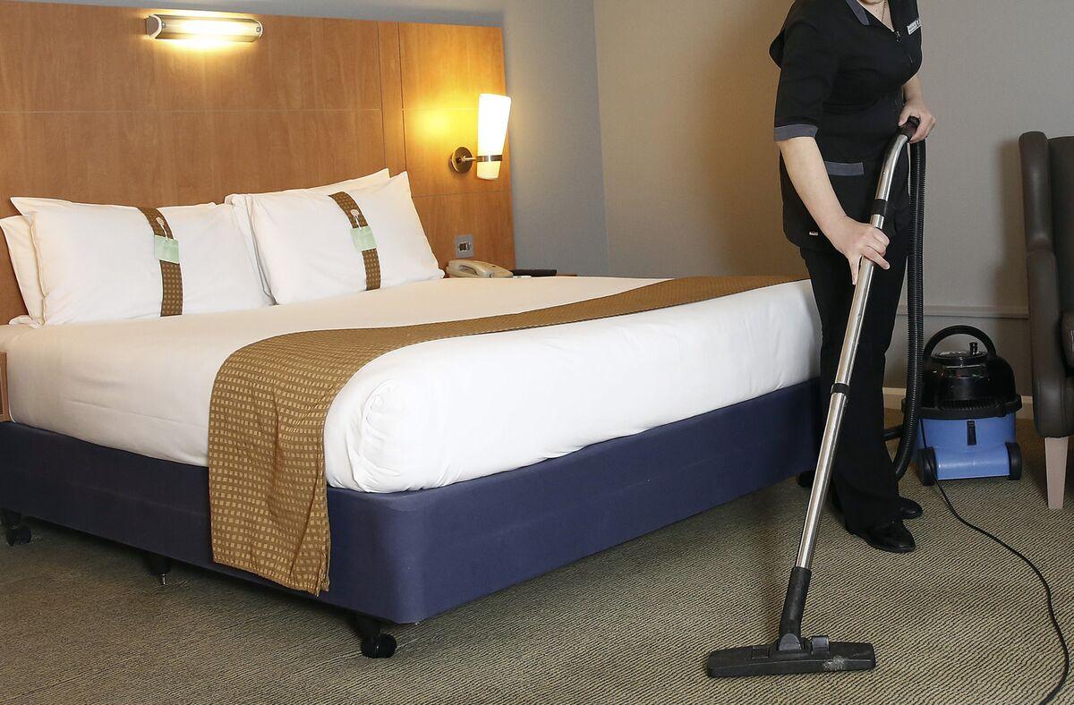 Boost Your Reviews: Optimized Cleaning Services for Valued Hotel Partners.